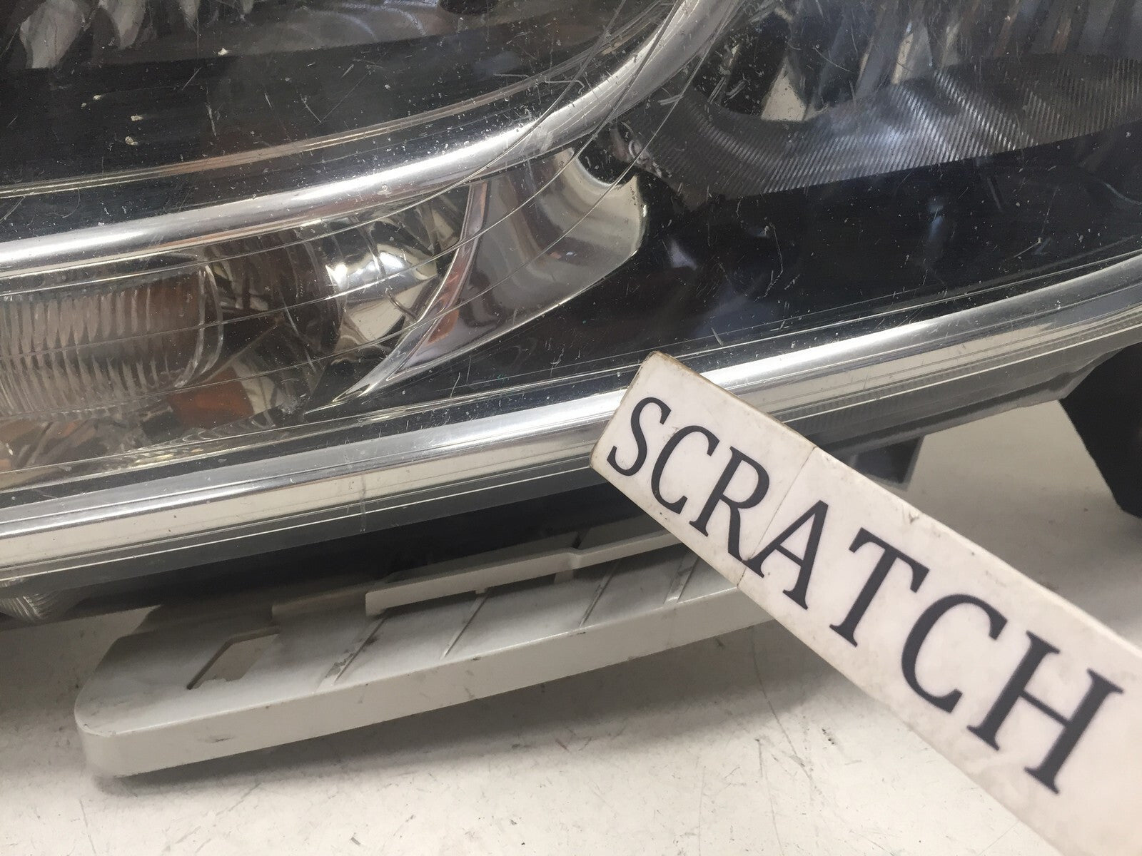 Headlight Damaged Lamp Driver LH Nissan Pathfinder 2013-2016 26060-3KA0A OEM