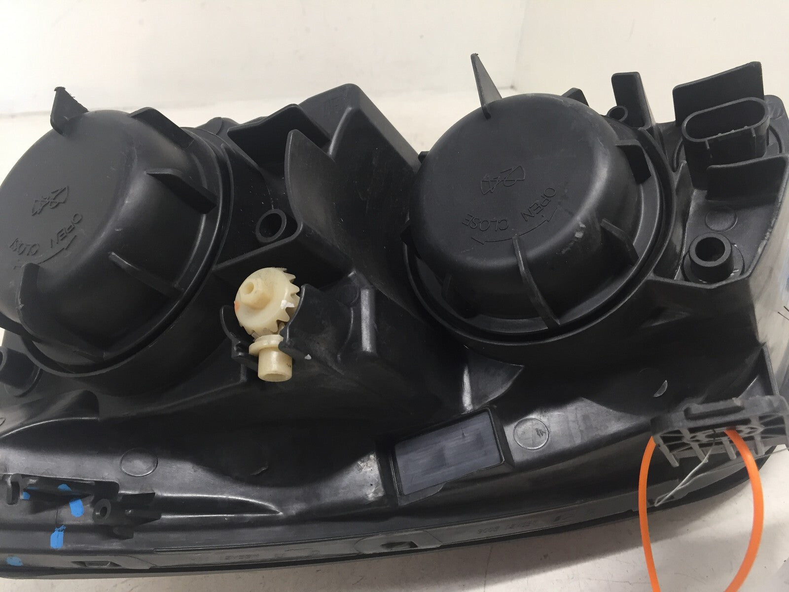 Headlight Damaged Right 2008-2010 Saturn Vue 12-2014 Captiva Sport 2503306 OEM