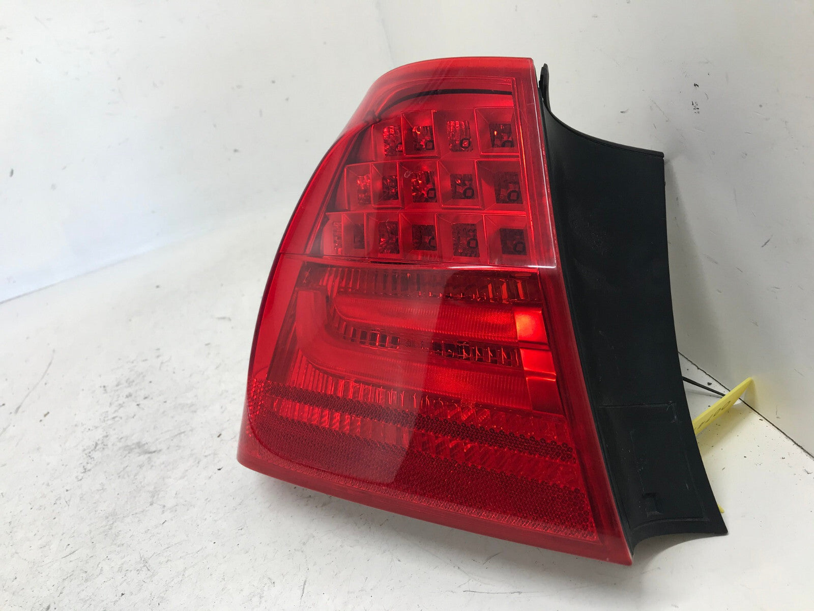 Tail light Damaged Driver LH BMW 3 Series E90 Sedan 2009 2010 2011 21839014 OEM