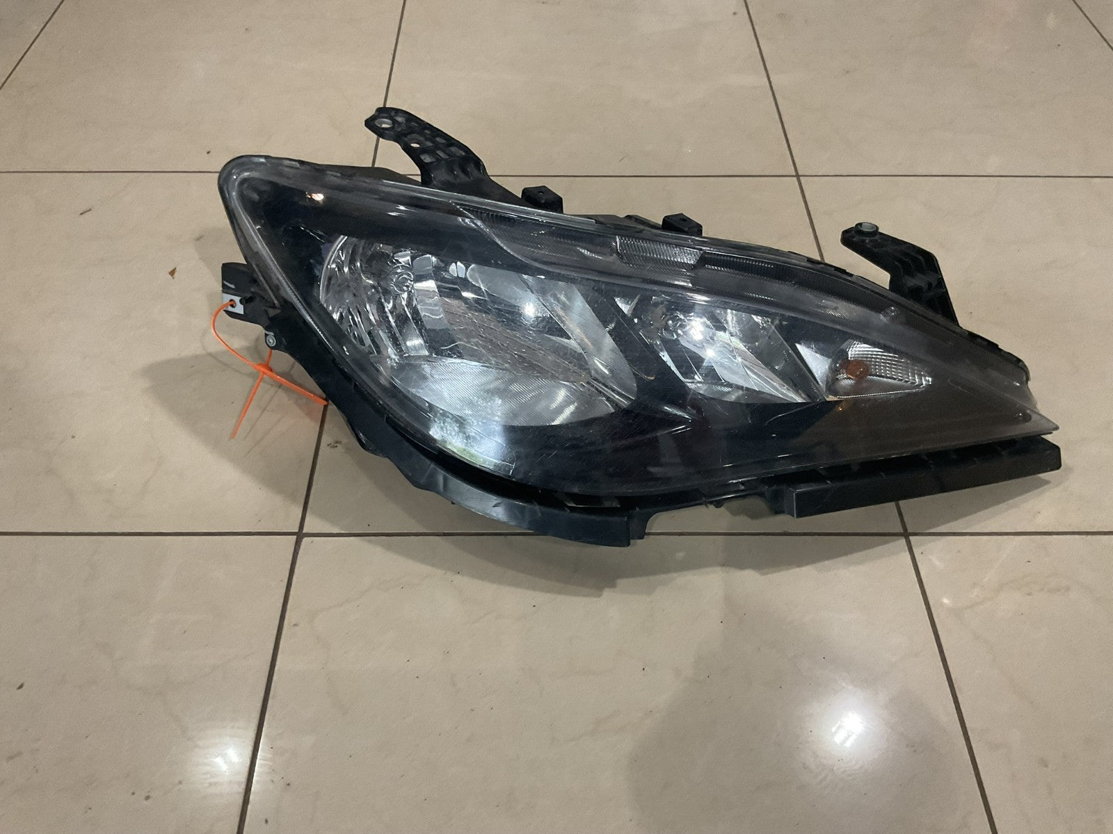 Headlight Right RH Passenger Chrysler Pacifica 2017-20 CAPA