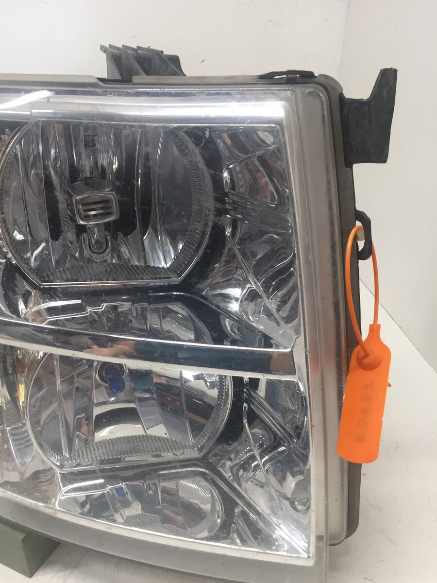Headlight Damaged Rights RH Chevy Silverado 1500 2500 3500 07-13 22853028 OEM
