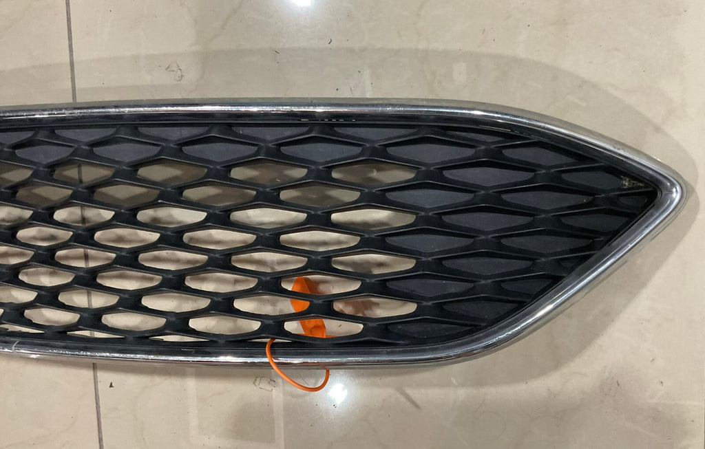 Grill Grille Black/Silver Trim 2015-2017 Ford Focus F1EB-8200-BAW OEM