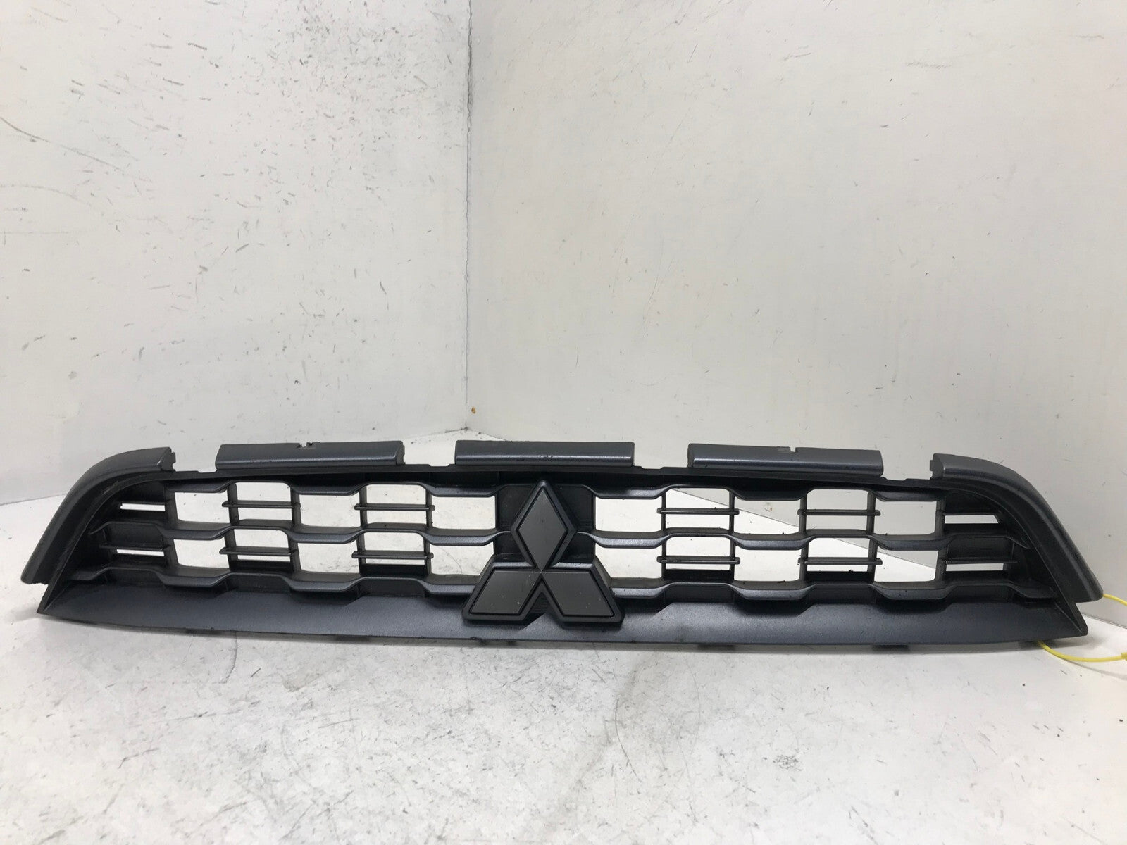 Grill Grille 2013-2015 Mitsubishi Outlander 6402A318 OEM