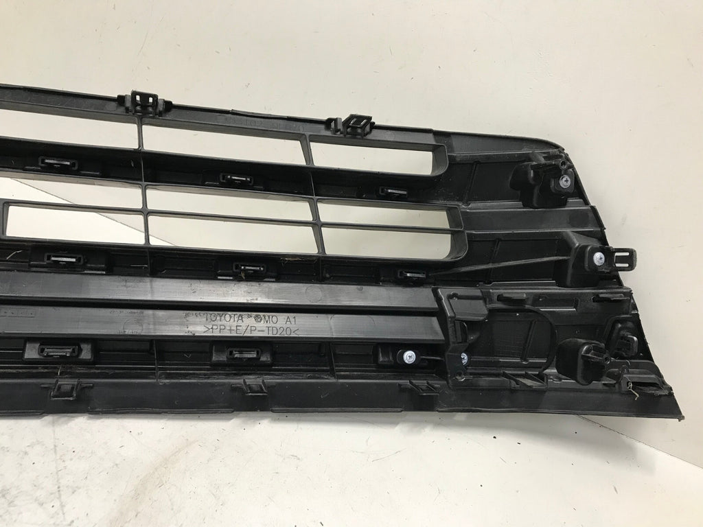 Grill Grille 2017-19 Toyota Highlander Suv 53112-0E180 OEM