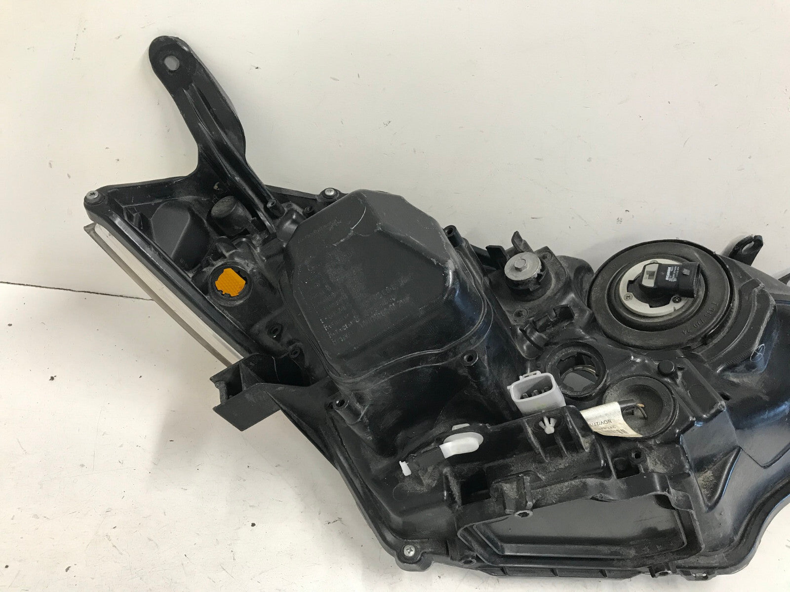 Headlight Damaged Left Driver LH Toyota Corolla 2014 2015 2016 8111002E60 OEM