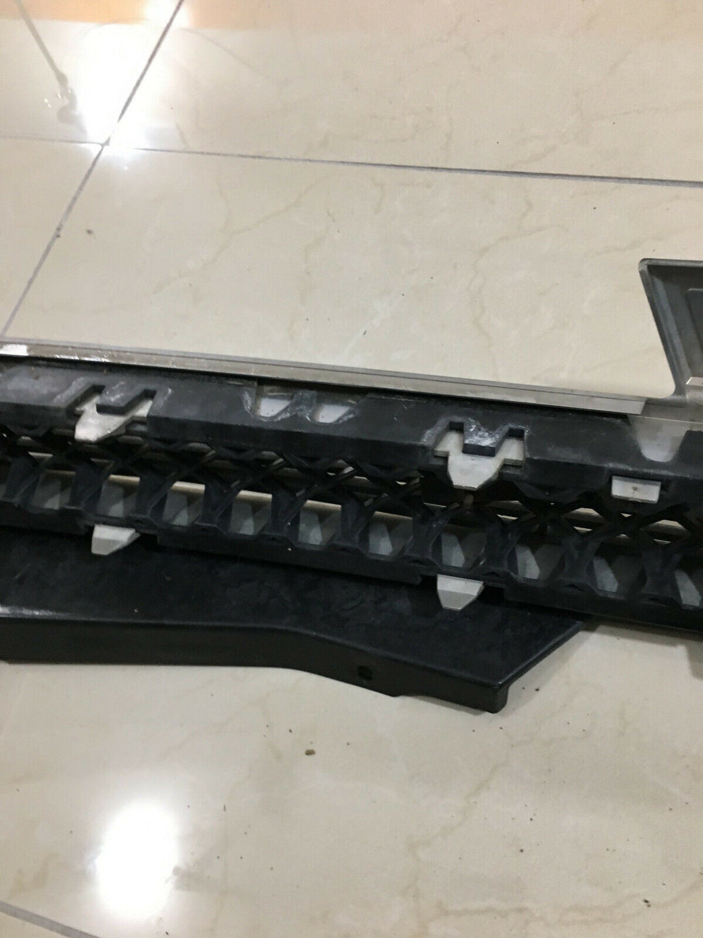 Upper Grille Chevrolet Avalanche 2008-2013 15862128 Original