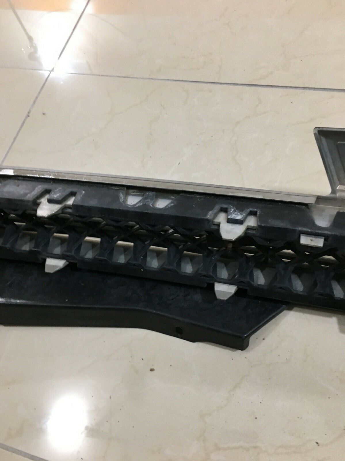 Upper Grille Chevrolet Avalanche 2008-2013 15862128 Original