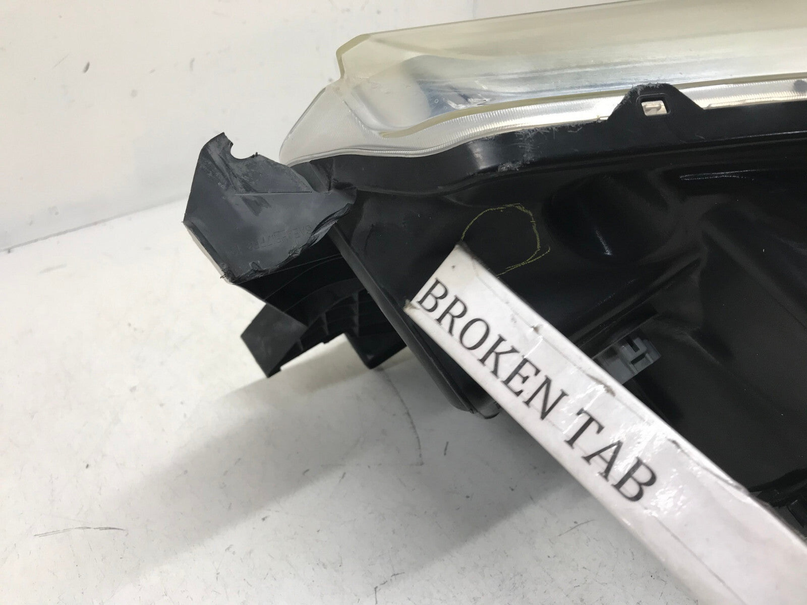 Headlight Damaged Right RH Passenger Toyota Tundra 2014-2017 OEM OEM