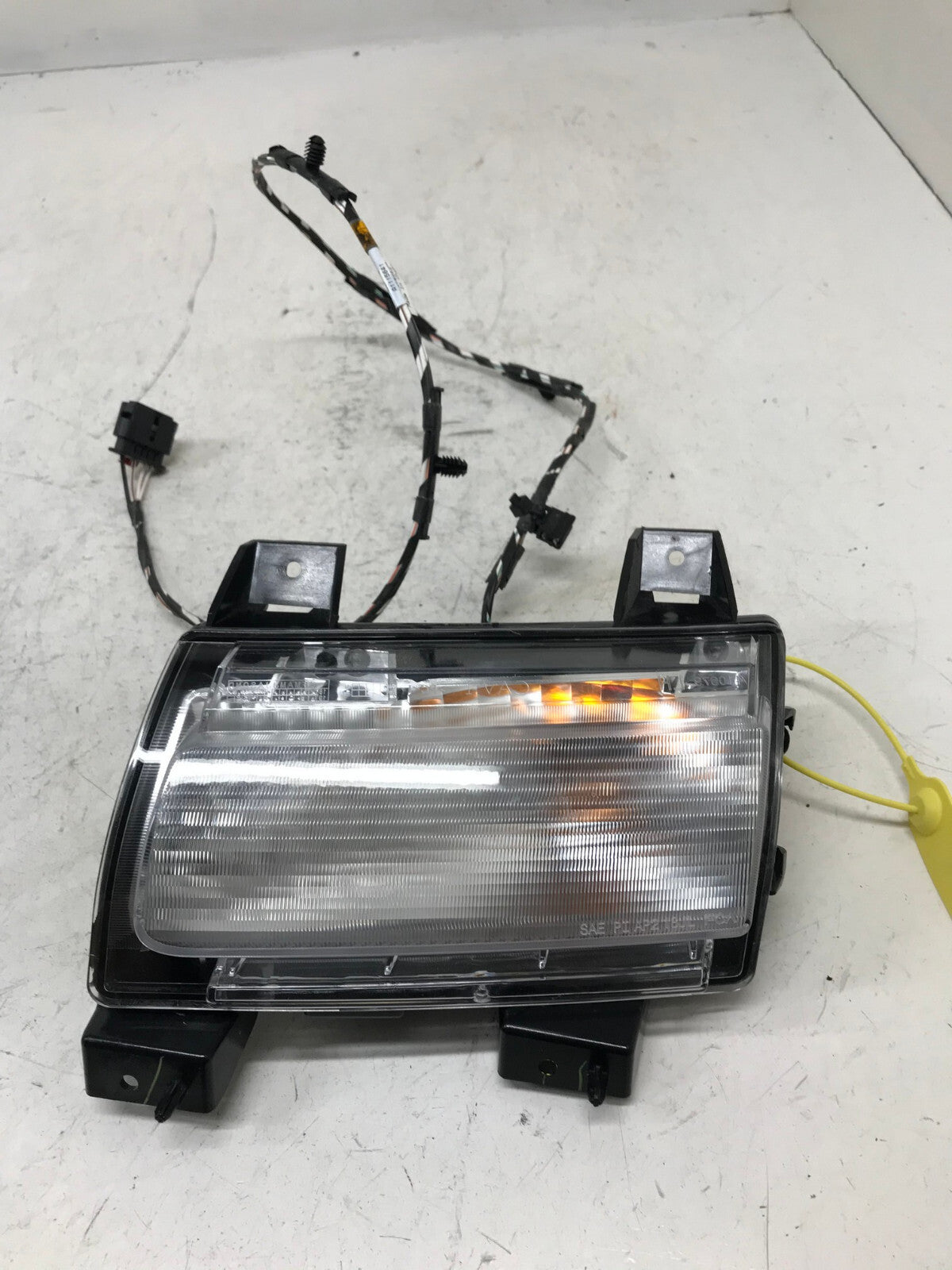Parking light Damaged Lamp LH Driver Jeep Wrangler 2018-2023 68307245AH OEM