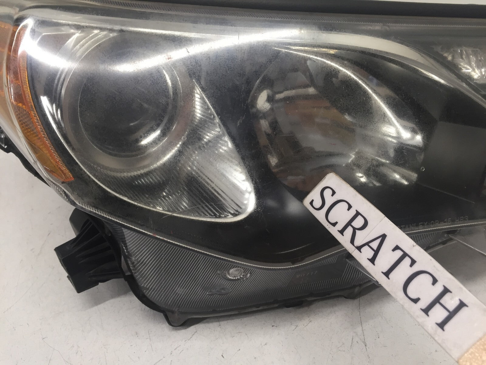 Headlight Damaged Halogen Passenger RH Toyota RAV4 2013-2015 81110-0R042 OEM