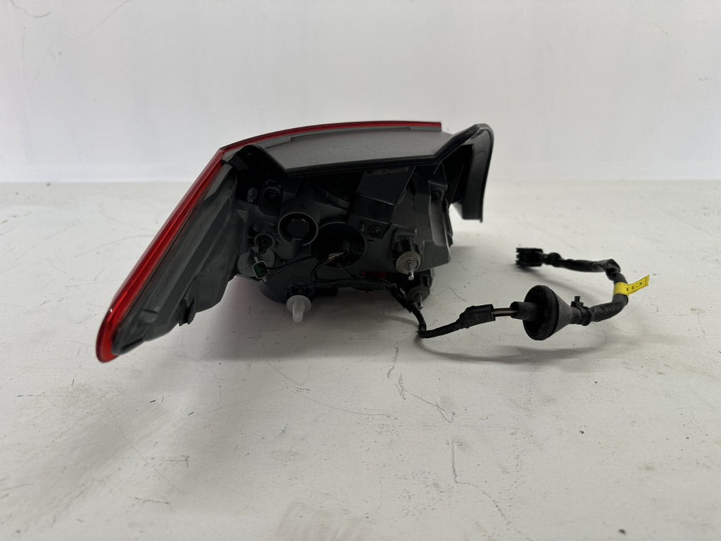 Tail light Damaged Right Passenger RH 2021-2023 Hyundai Elantra 92401AA020 OEM
