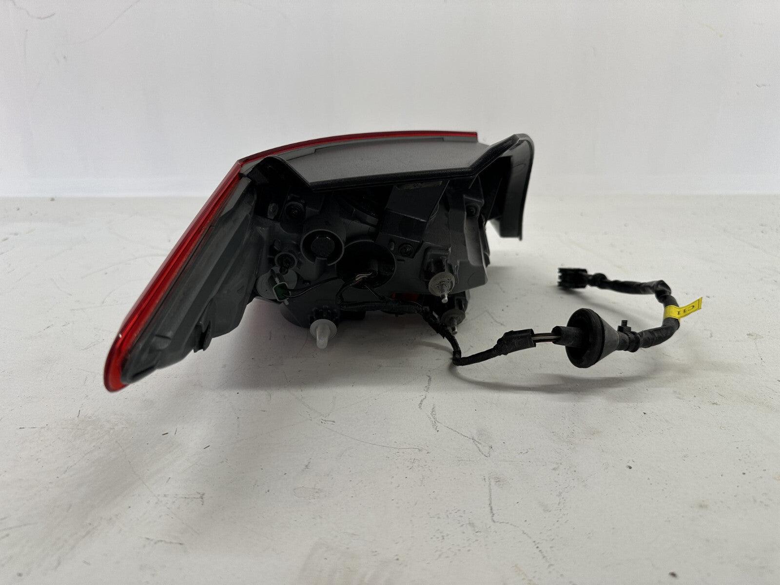 Tail light Damaged Right Passenger RH 2021-2023 Hyundai Elantra 92401AA020 OEM