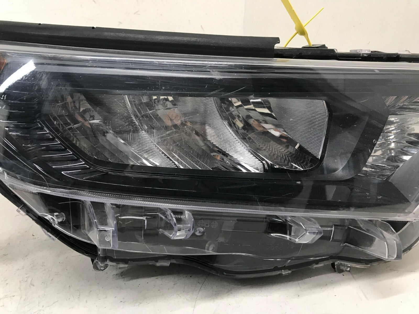 Headlight Damaged Passenger RH Right 2019 2020 2021 RAV4 81130-42812 OEM