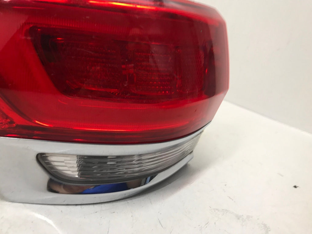 Tail light Damaged Driver LH Jeep Grand Cherokee 2014 17 18 2019 68110017AE OEM