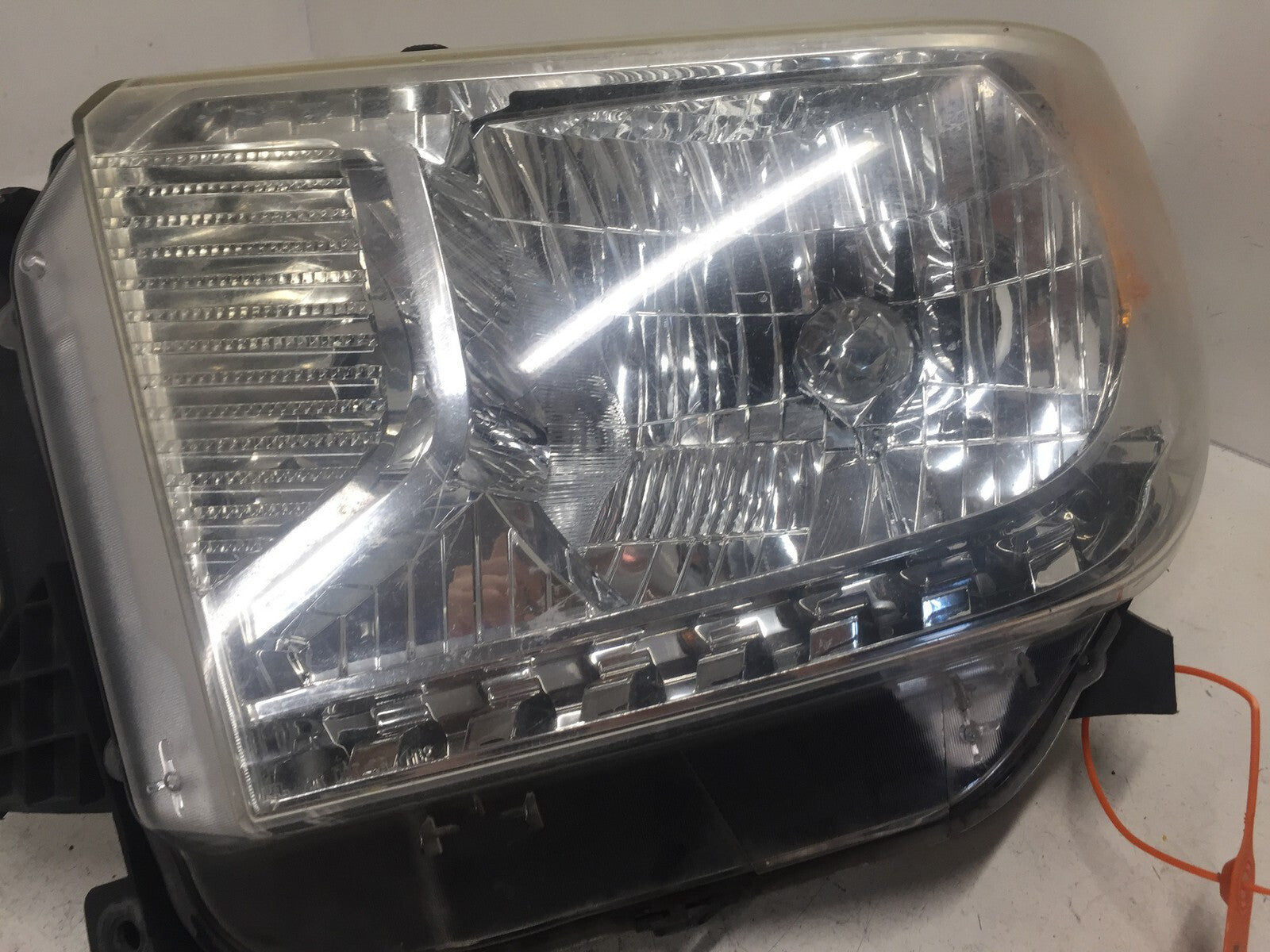 Headlight Damaged Head Lamp LH Driver Toyota Tundra 2014-2020 811500C091 OEM