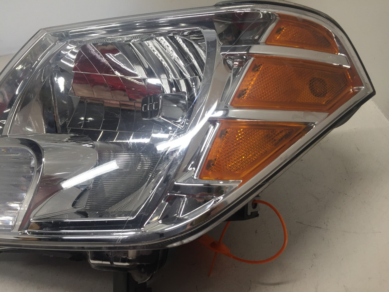 Halogen Headlight Damaged Left Driver LH Nissan Frontier 2009-2019 OEM