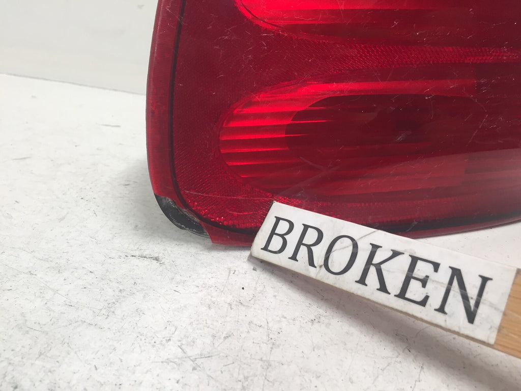 Tail light Damaged Lamp Rear Passenger RH Ford F150 97-00 F65Z-13404-BG OEM