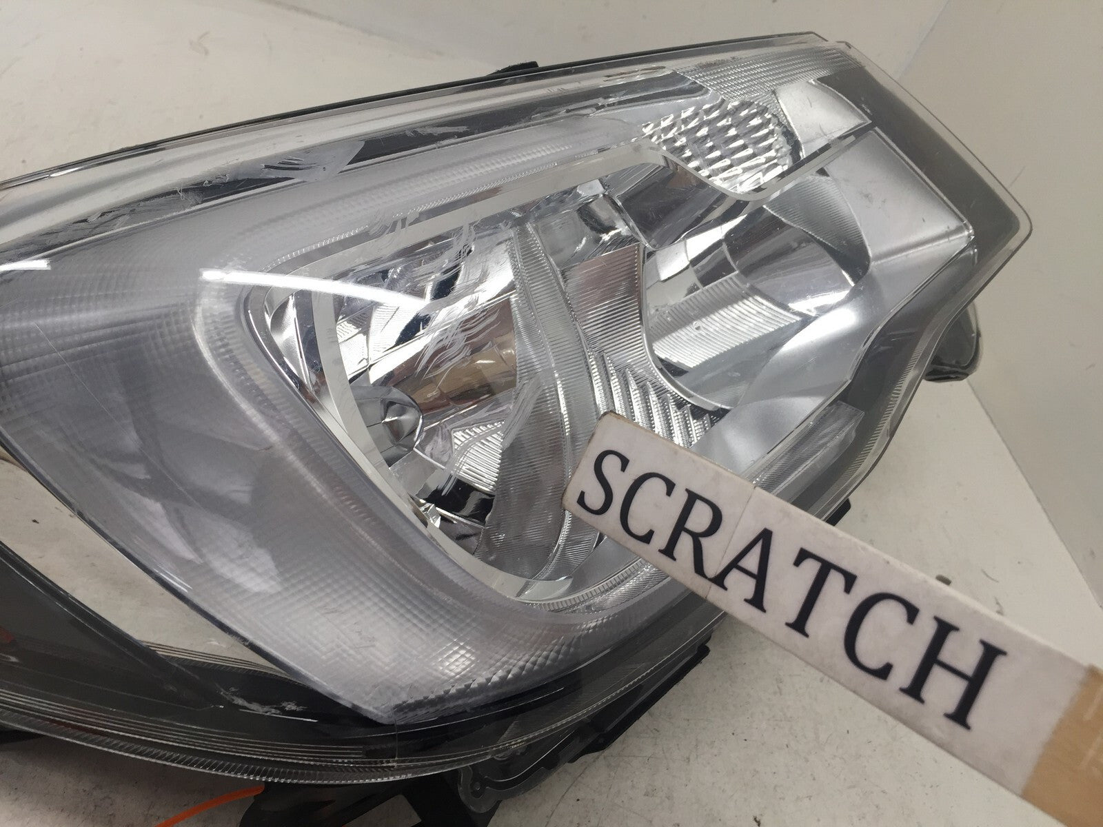 Headlight Damaged Halogen Lamp Right Passenger Subaru Forester 2017-2018 OEM