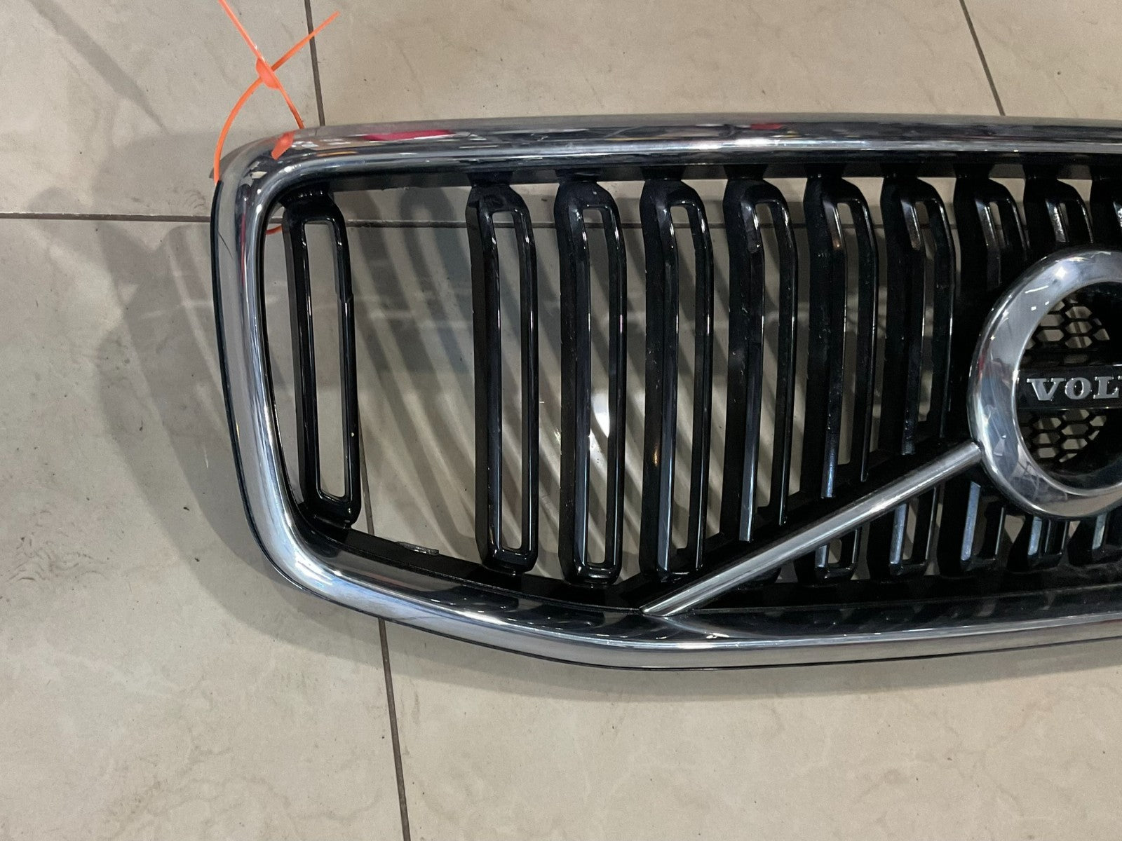 Grille Grill 2018-2023 Volvo XC60 31425537 OEM