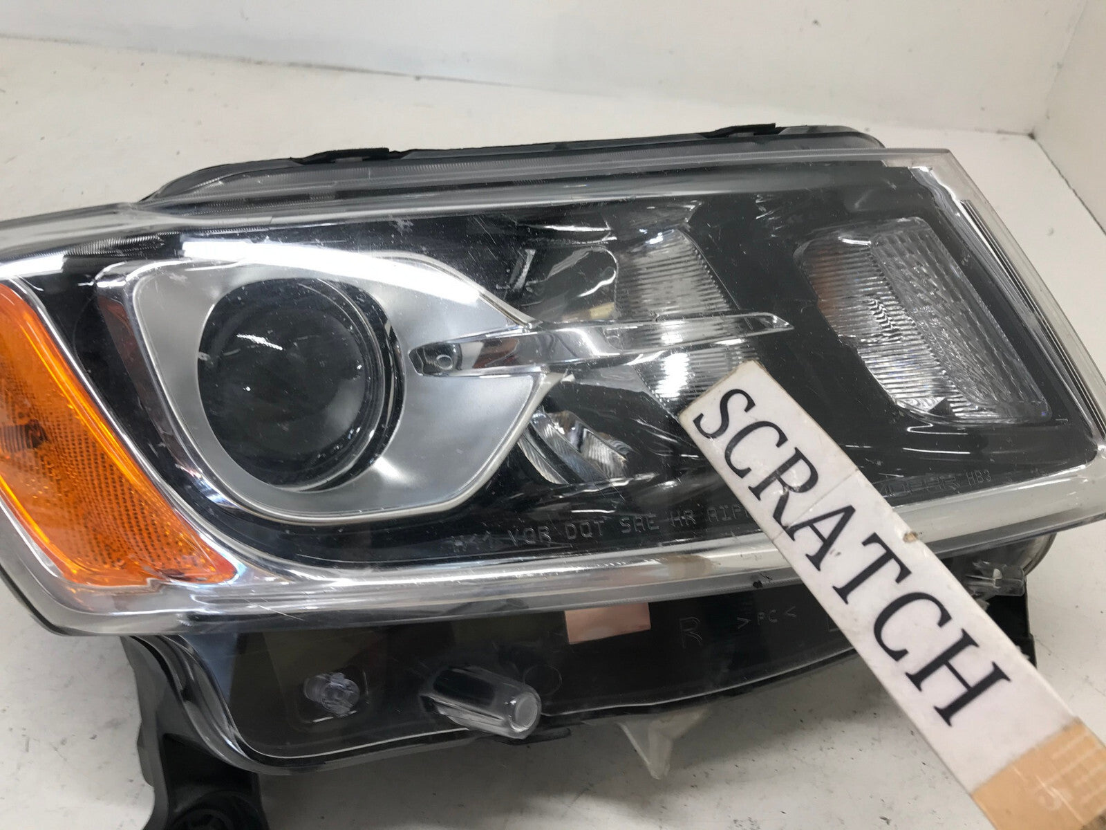 Headlight Damaged Passenger RH Jeep Grand Cherokee 2014 2015 2016 68110996AD OEM