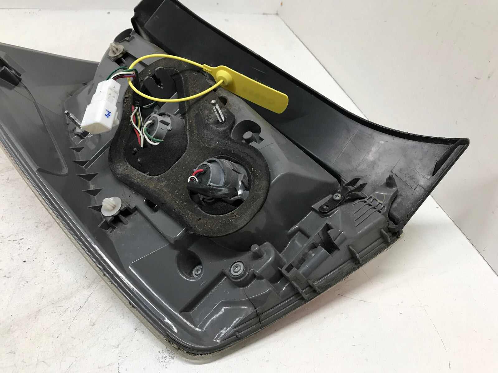 Tail light Damaged RH Passenger 2012-2015 Toyota Prius 8155147190 OEM