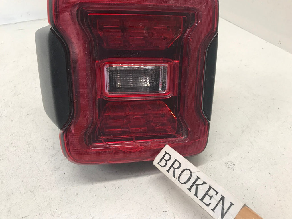 Tail light Damaged Left Driver LH 2018 2021 Jeep Wrangler 68474045AA OEM