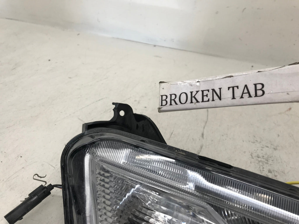 Front Parking light Damaged Lamp RH  Jeep Wrangler 2018-2019 55112884AG OEM