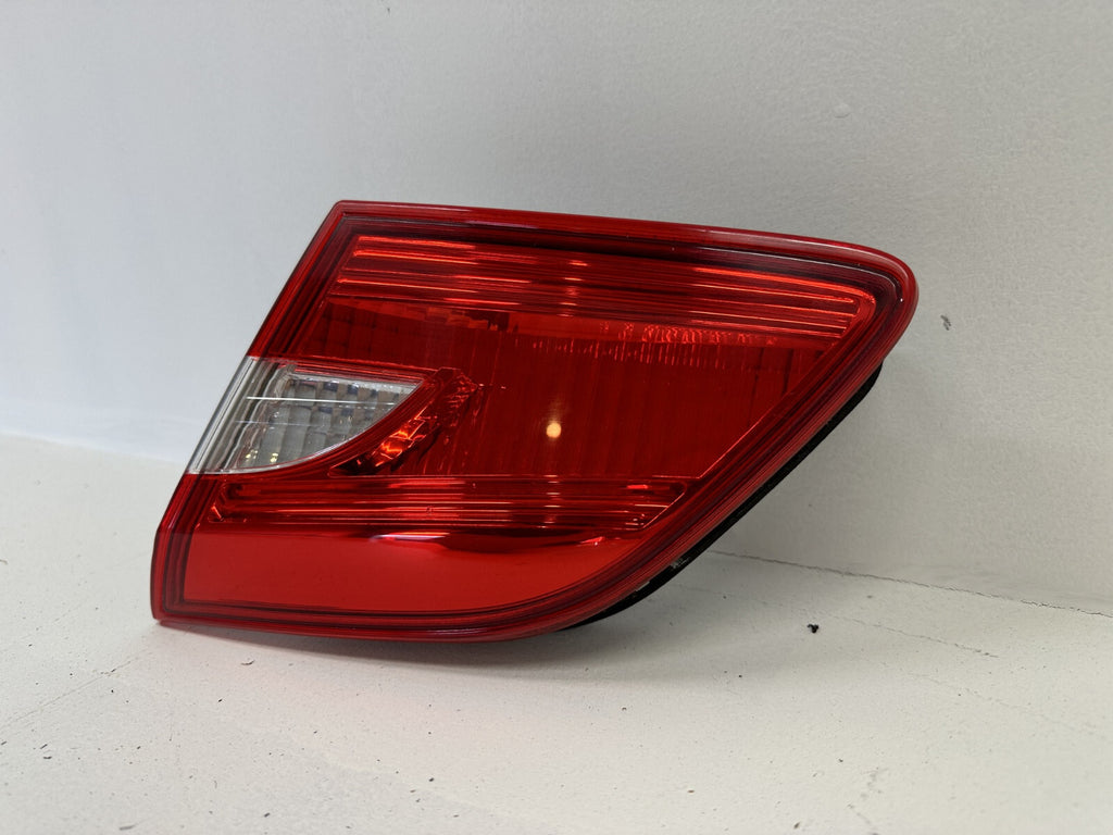 Tail light Damaged Right Passenger RH 16-19 Nissan Sentra 265503YU5A OEM