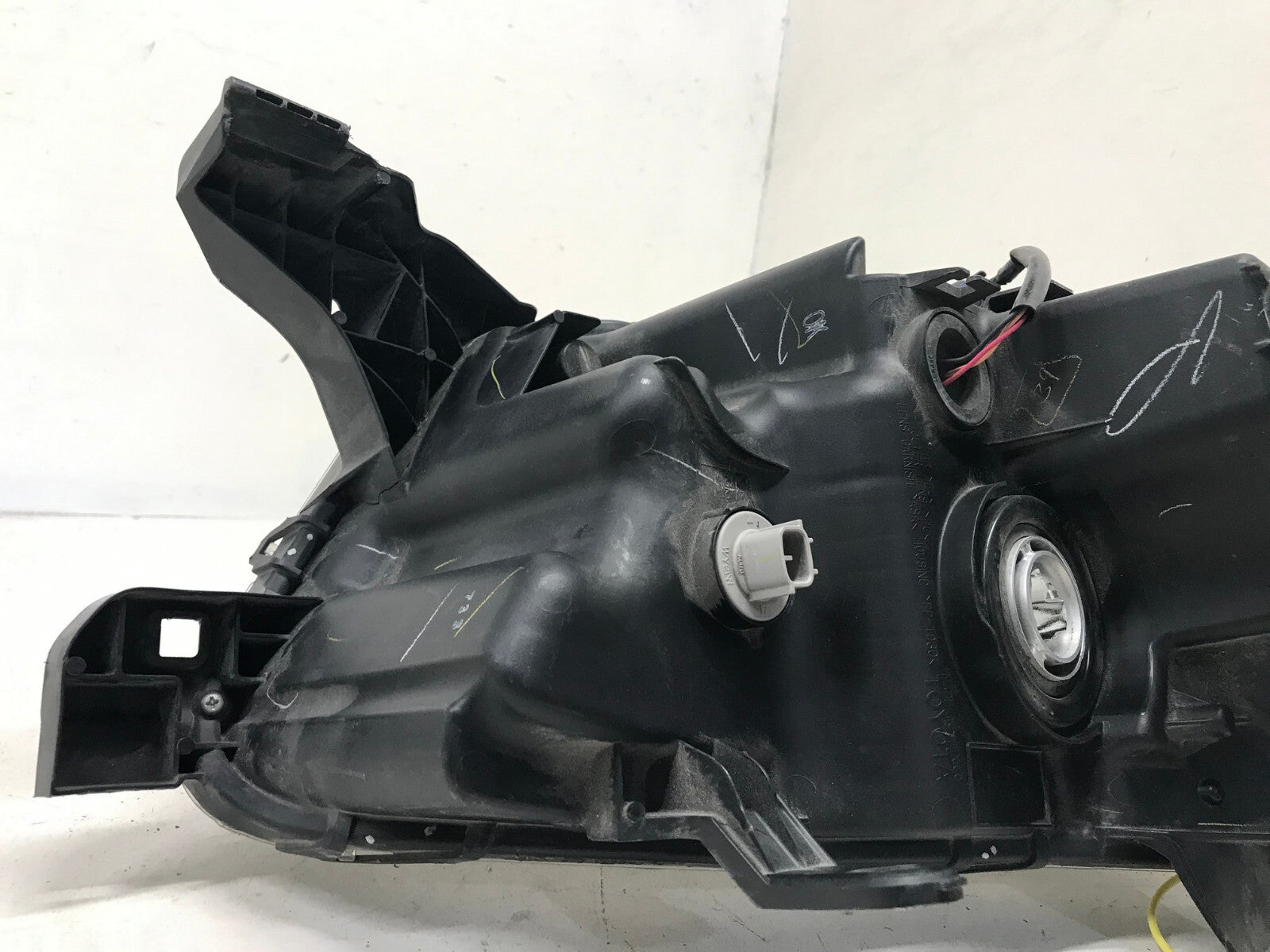Headlight Damaged Left Driver LH Toyota Tacoma 2016-2021 8115004250 OEM