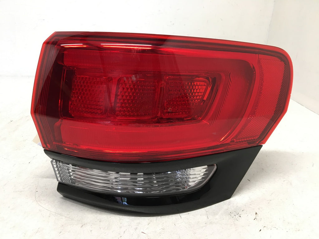 Tail light Damaged Right Passenger RH Jeep Grand Cherokee 14-17 P68217432AE OEM