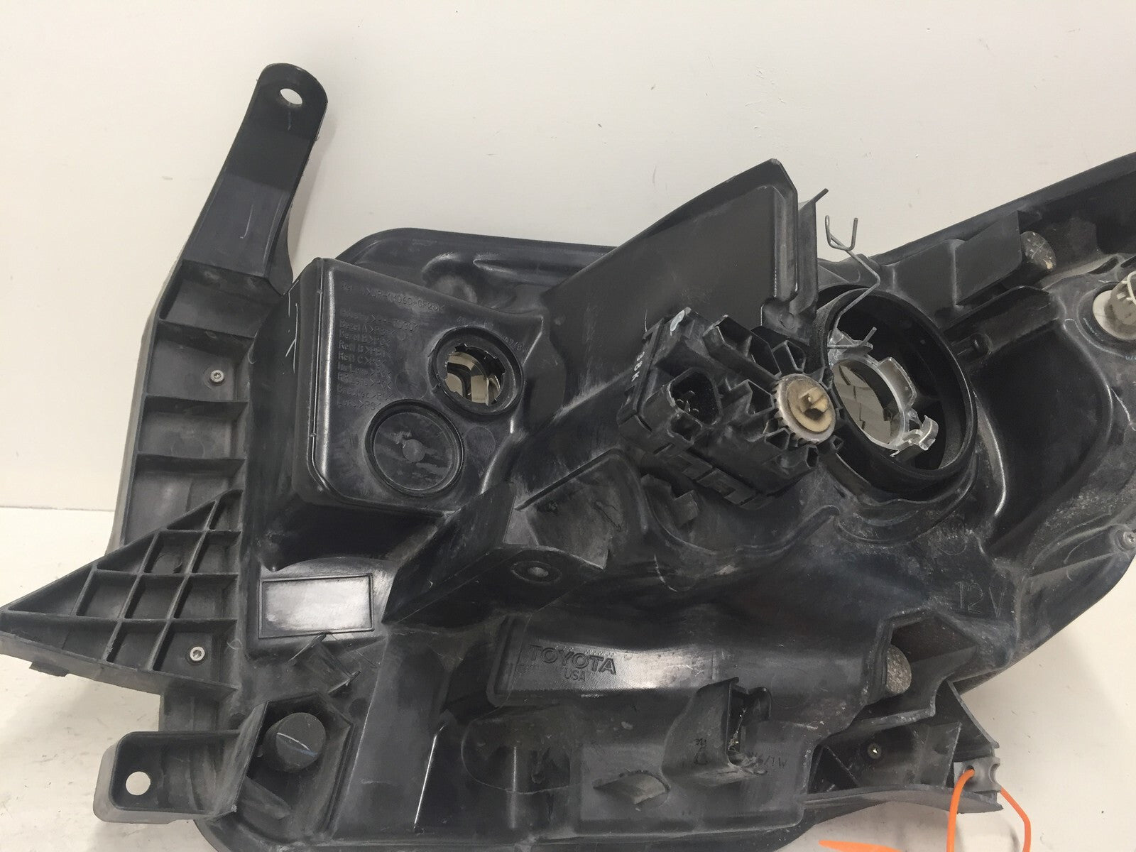 Headlight Damaged Head Lamp Passenger RH Toyota Tundra 2014-2020 811500C091 OEM