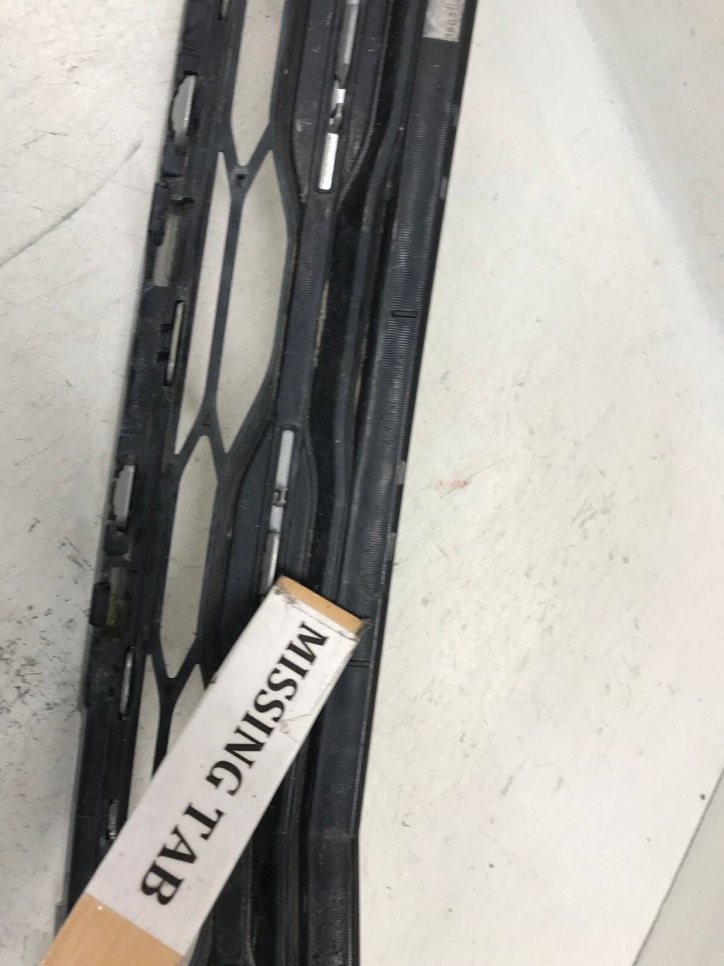 Grill Grille 2016-2018 Chevy Malibu 84061034 OEM