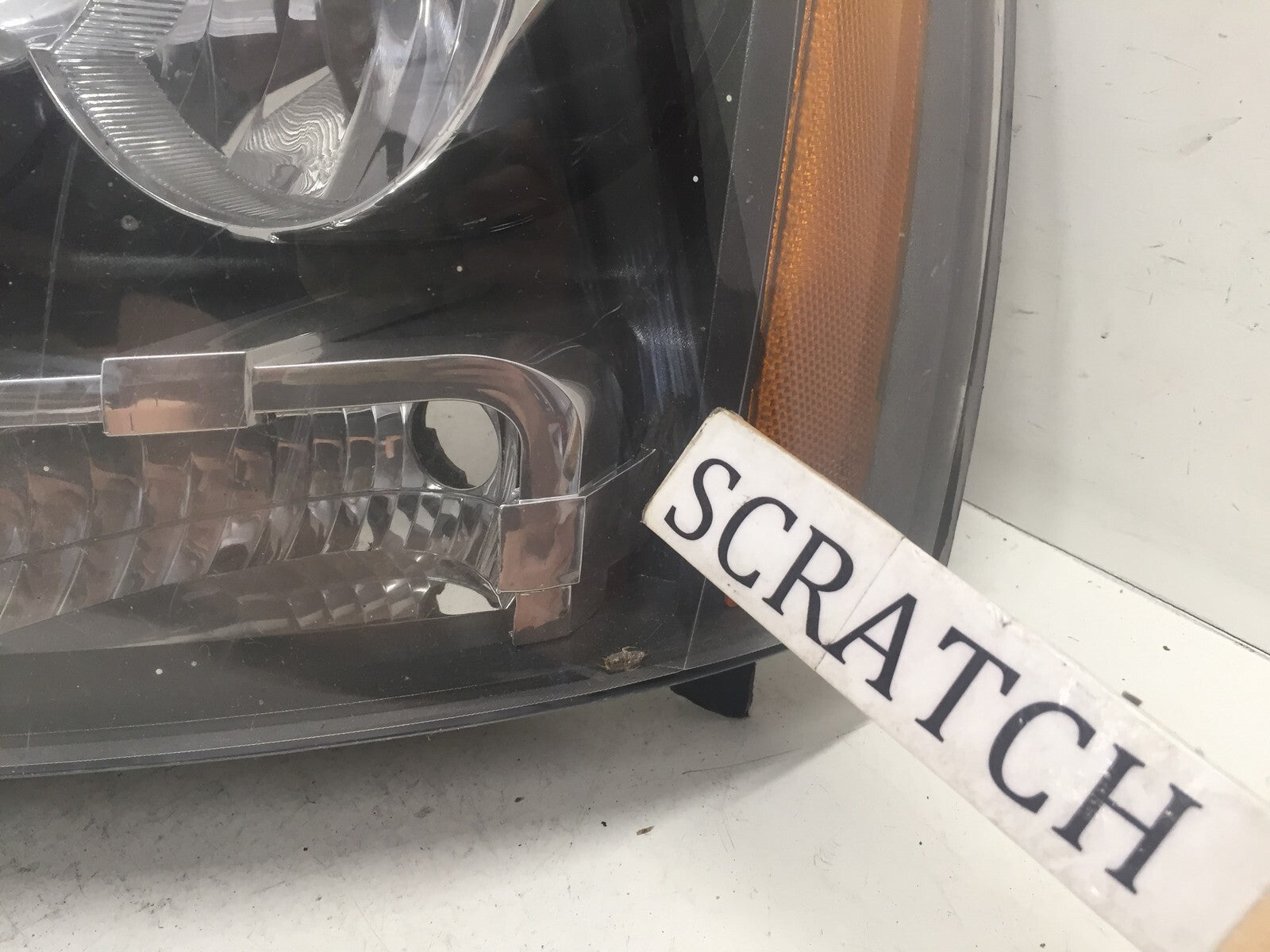 Headlight Damaged Driver LH Chevy Suburban Tahoe Avalanche 07-2014 20760578 OEM