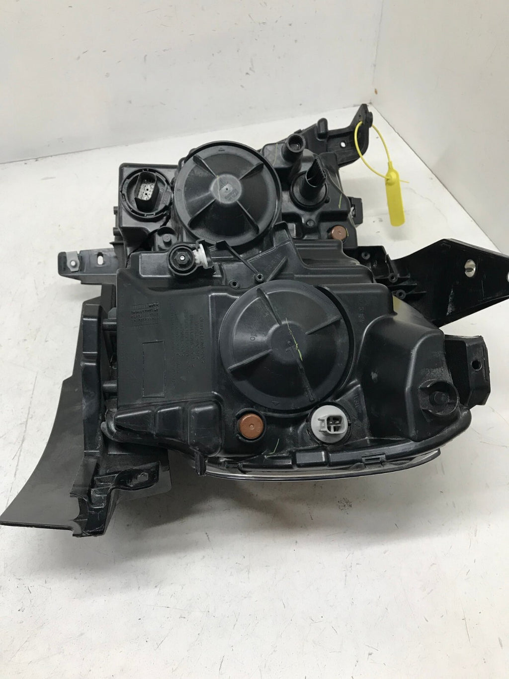 Headlight Damaged Passenger RH Right 19-24 Ram 1500 68316086AJ OEM