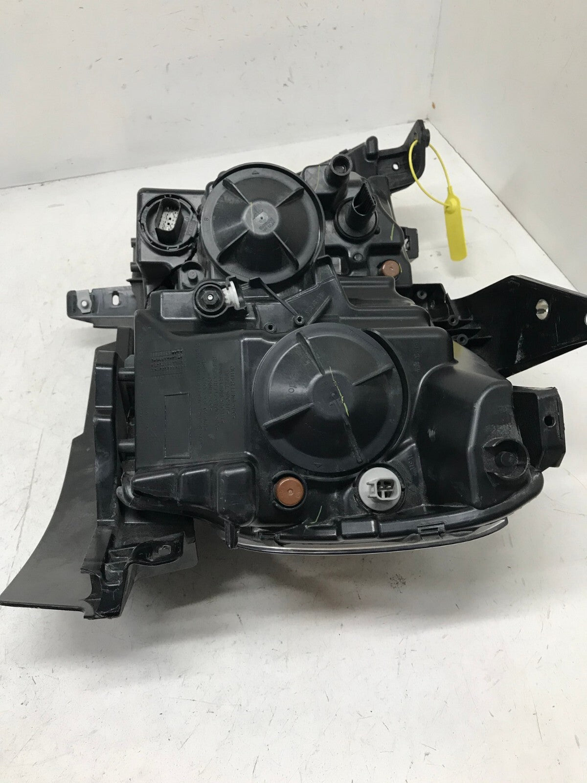 Headlight Damaged Passenger RH Right 19-24 Ram 1500 68316086AJ OEM