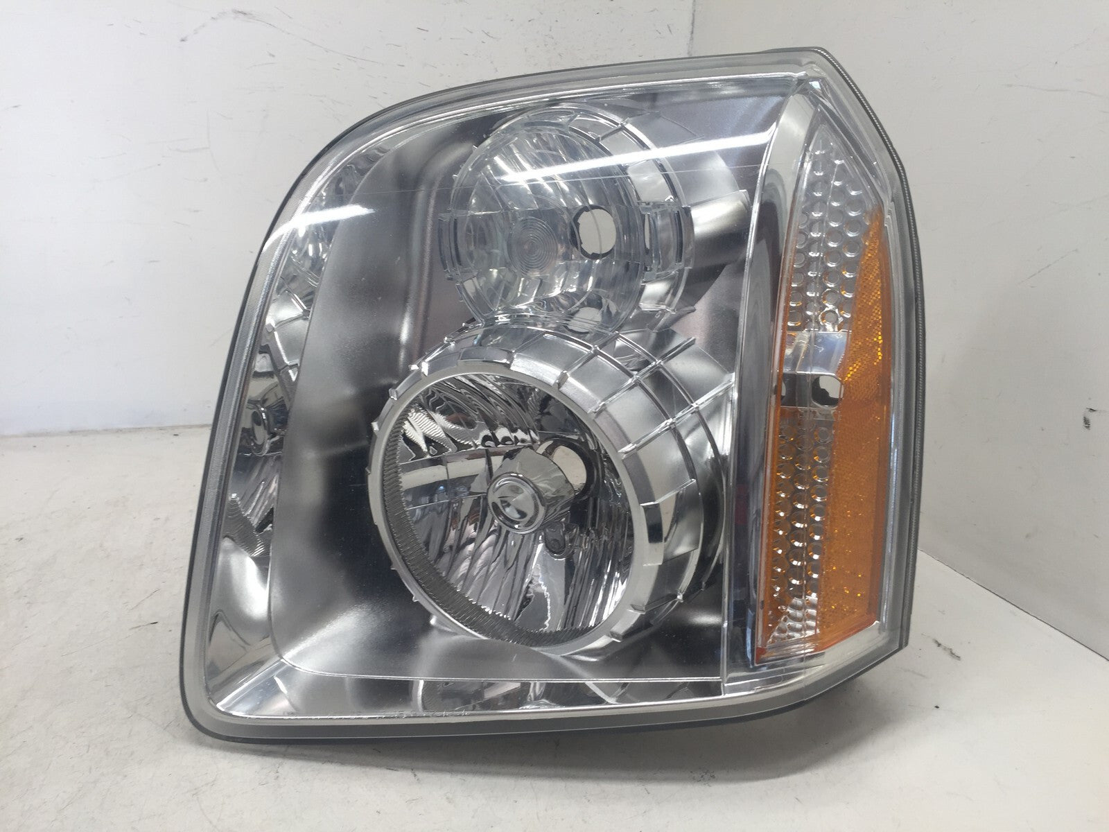 Headlight Damaged Headlamp Left Driver Side GMC Yukon XL 1500 2500 2007-2014 OEM