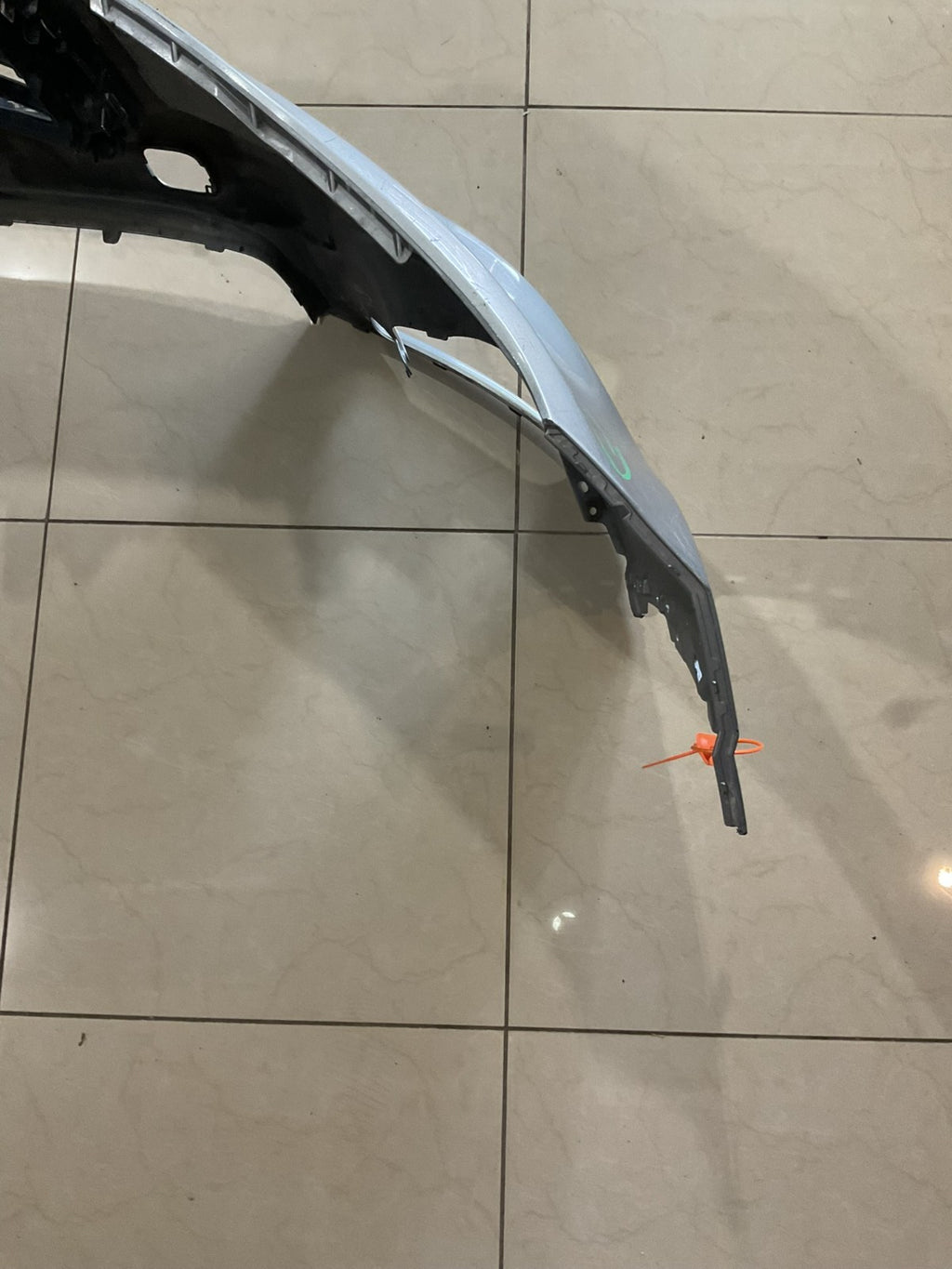 Front Bumper Cover Silver Toyota Highlander LE Lted Hybrid 14-16 52119+0e220 OEM