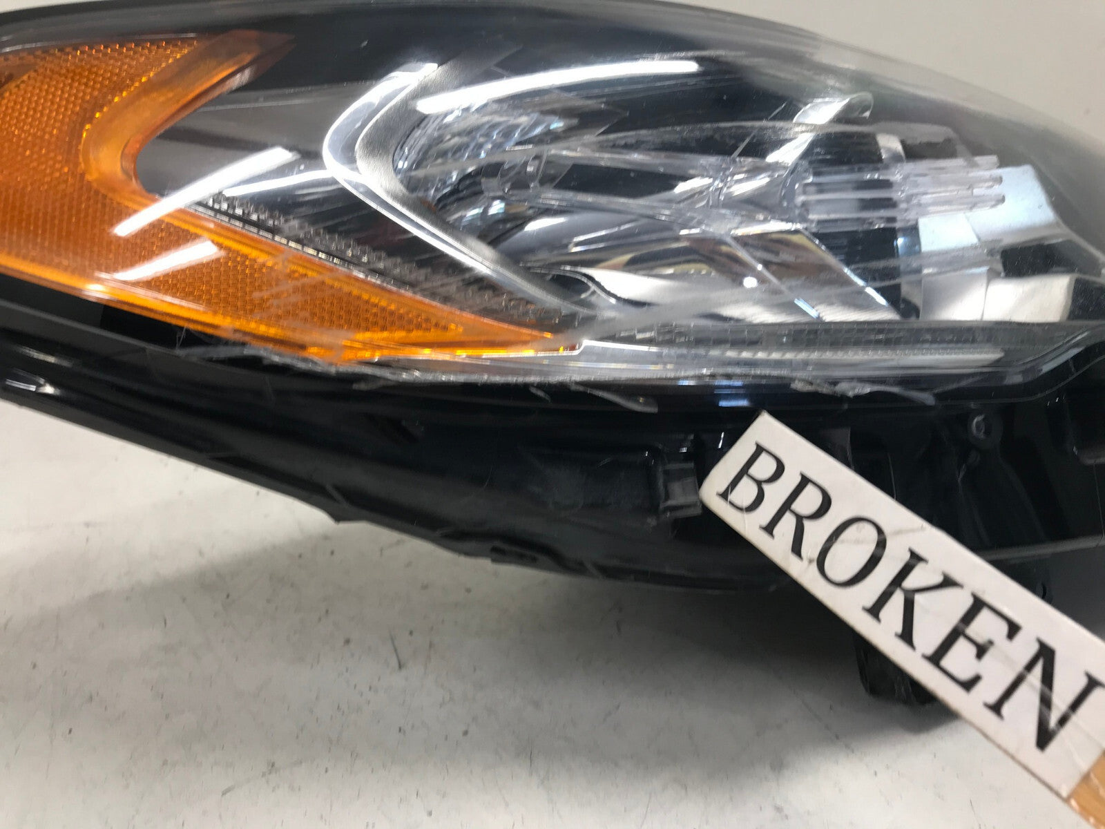 Halogen Headlight Damaged Passenger RH Ford Fusion 2017-2020 HS73-13W029-CJ OEM